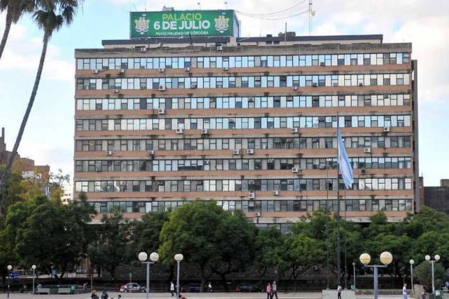 Concursos públicos: Mestre le sigue "tocando" la oreja a Llaryora