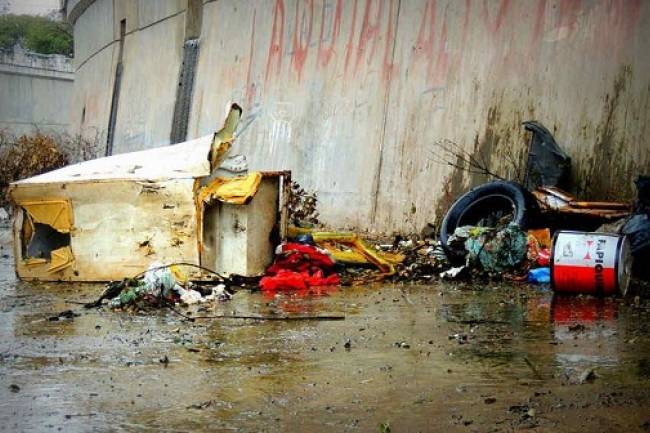 La Cañada, hoy como siempre, un basural lineal a cielo abierto. 