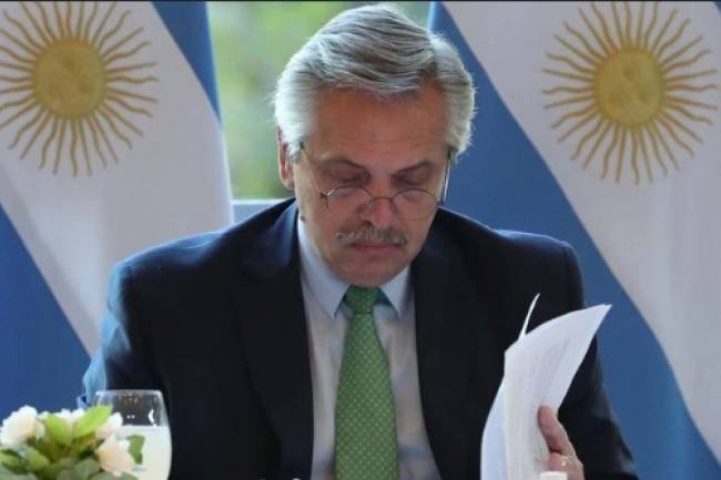 "Vamos a autorizar que la población salga de su casa"