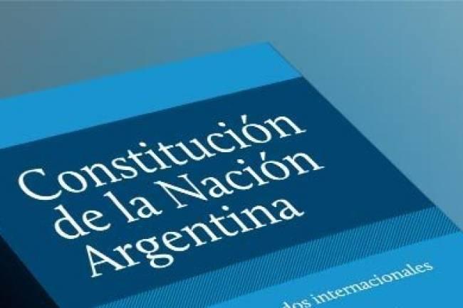 "La Constitución, nos Gobierna a tod@s y no debemos permitir que nadie, nos gobierne fuera de ella"
