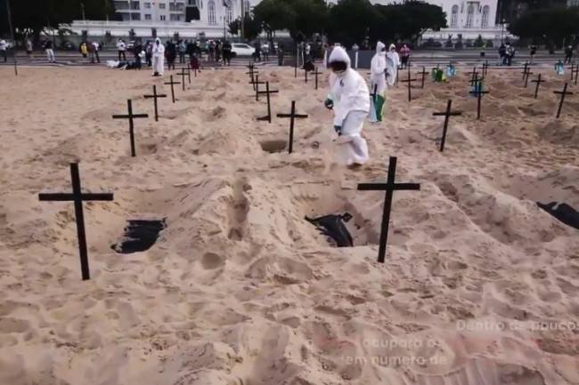 Brasil: Cavan cientos de tumbas en una playa en Copacabana