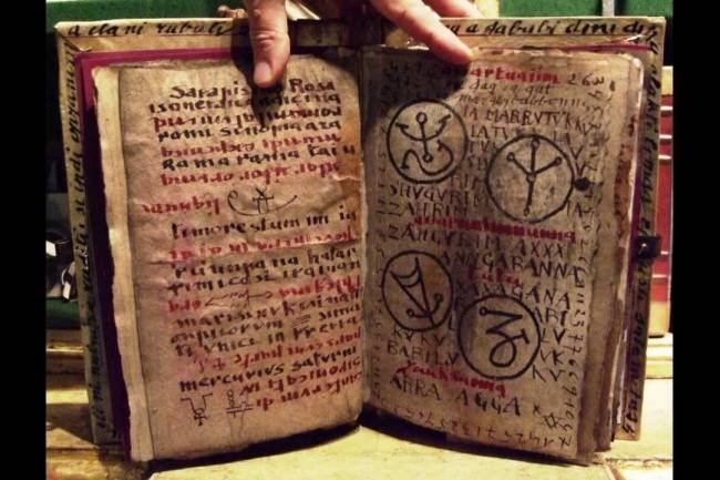 El Necronomicón... El Libro de los muertos  ¿existe? 