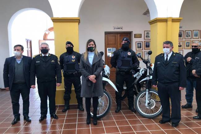 Deán Funes y Quilino: Gobierno entregó 4 motocicletas para la seguridad de esas localidades