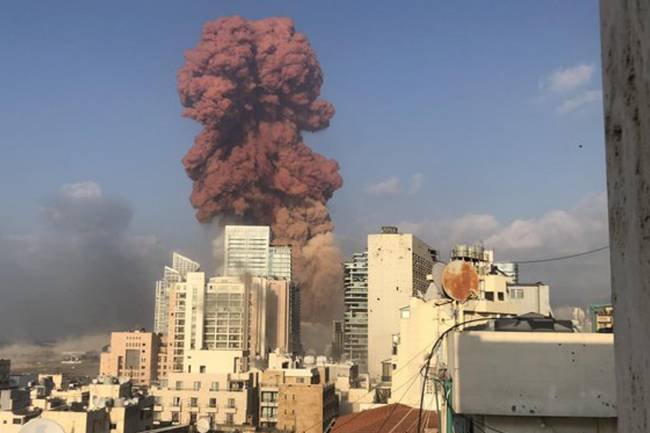 Terrible explosión en el puerto de Beirut