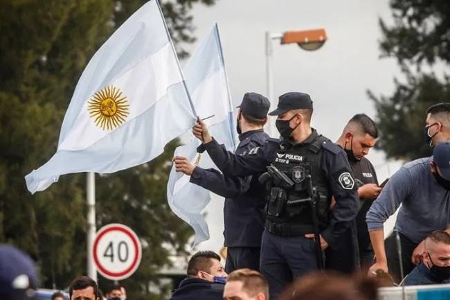 La Sindicalización Policial : ¿Debate Mitológico Jurídico o de Juridicidad Política?