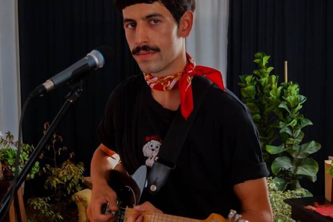 Natalio González estrenó videoclip de la canción “Espejos”, que integra su primer disco solista.  