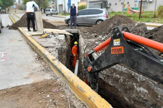 Ya no más olores frente a la nueva Terminal de Ómnibus. Arreglan caños de cloacas