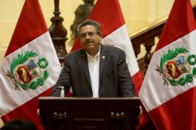 El Congreso destituyó al presidente Vizcarra a cinco meses de las elecciones en Perú