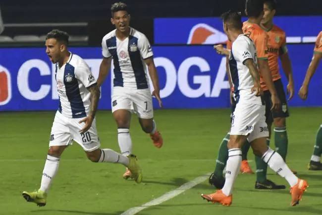 Talleres se lo ganó a Banfield en el final