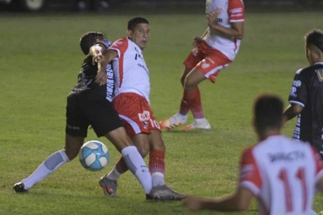 Instituto empató en su visita a All Boys, y sigue en carrera para lograr el segundo ascenso.