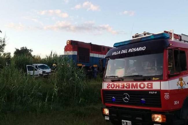 En Villa del Rosario, un tren chocó a un auto.