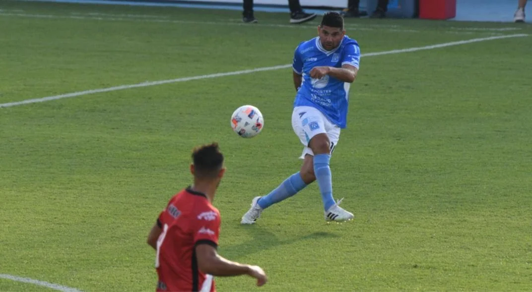 Estudiantes de Río Cuarto empató en su debut con Deportivo Maipú