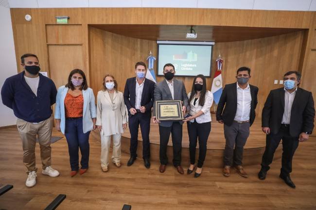 Merecido homenaje al artista cordobés Juan Enrique Márquez