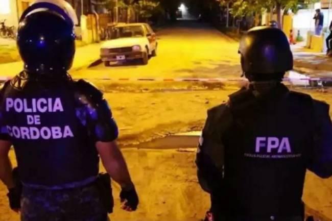 En operativos policiales hallaron dinero y drogas; hay un detenido