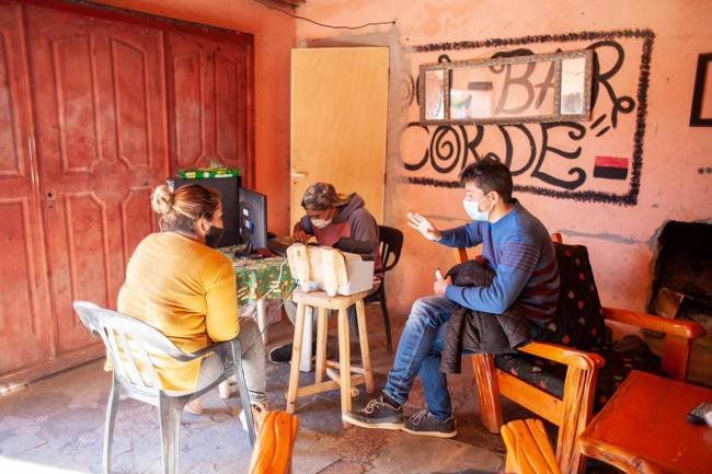 Mesita Barrial en Cruz del Eje: Una gran ayuda para los vecinos que necesitan vacunarse