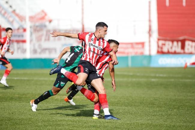 Instituto salvó el empate sobre el final 