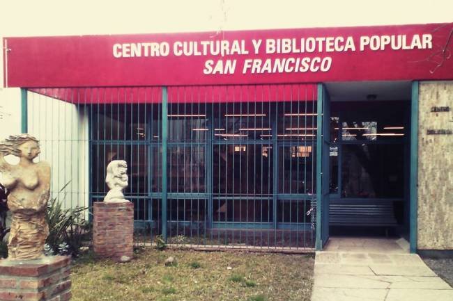 San Francisco: la Biblioteca Popular pone a disposición su sede y una conexión de internet libre para niños y jóvenes estudiantes