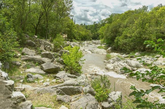 Agua de Oro apuesta al turismo con la reconstrucción del balneario local.