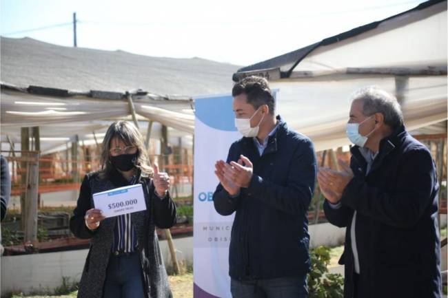 Obispo Trejo: Entregaron aportes a emprendimiento realizado por mujeres