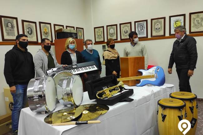 La Agencia Córdoba Cultura entregó instrumentos a bandas musicales locales