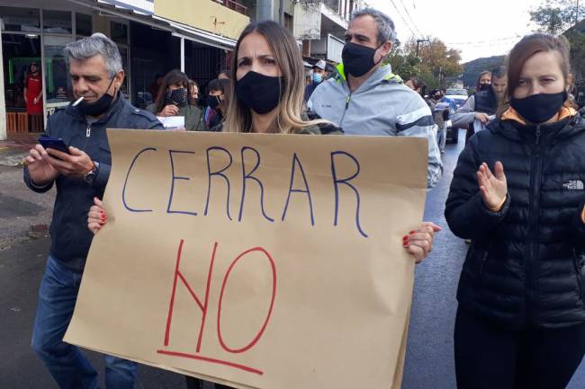 Río Ceballos: comerciantes marcharon contra las restricciones