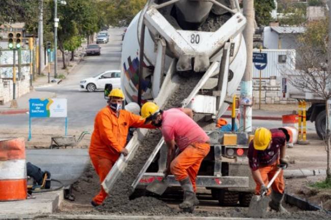 Importante avance en la obra de calzada en Av. Elpidio González