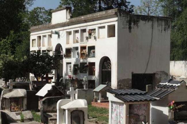 Misterios y Leyendas de Córdoba: Niña de blanco en el cementerio de Alta Gracia