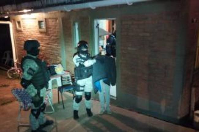Vendían drogas a metros de una escuela