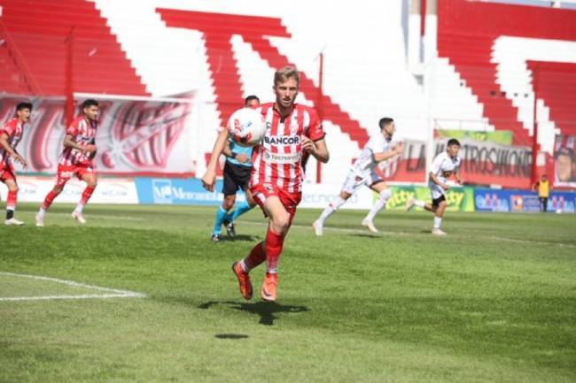 Instituto ganó y cortó con la mala racha