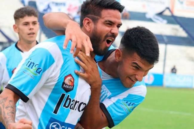 Racing de Córdoba a un paso del ascenso al Nacional B