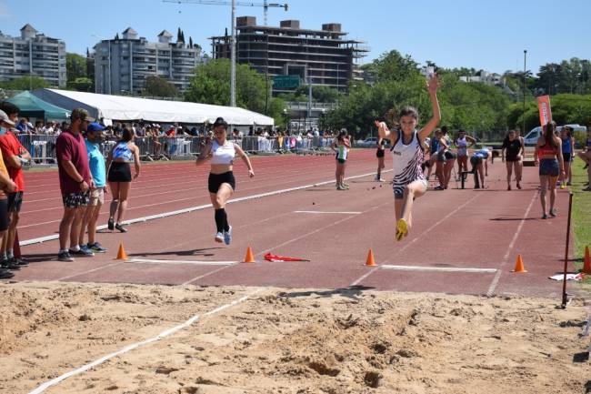 Tiempo de atletismo y de emociones se vivieron en el Polo Deportivo Kempes