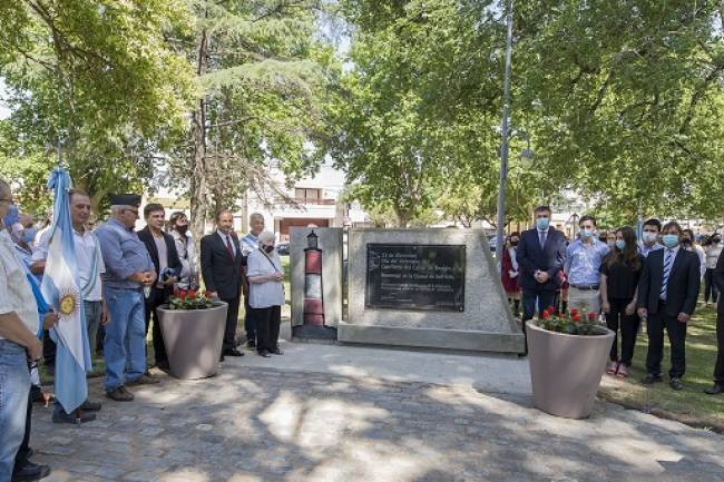 Inauguraron el único monumento en el país a los Veteranos del Canal de Beagle