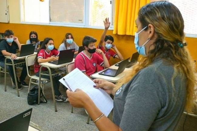 Más de 1.700 docentes de inicial y primario recibieron la titularidad