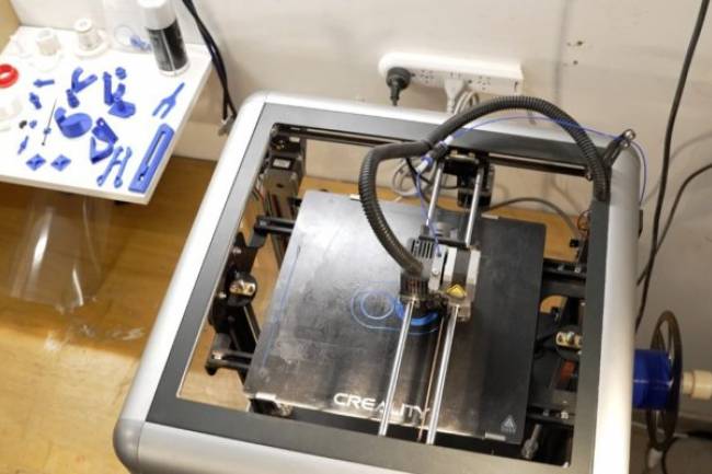 Con una impresora 3D fabrican piezas para equipamiento y aparatología