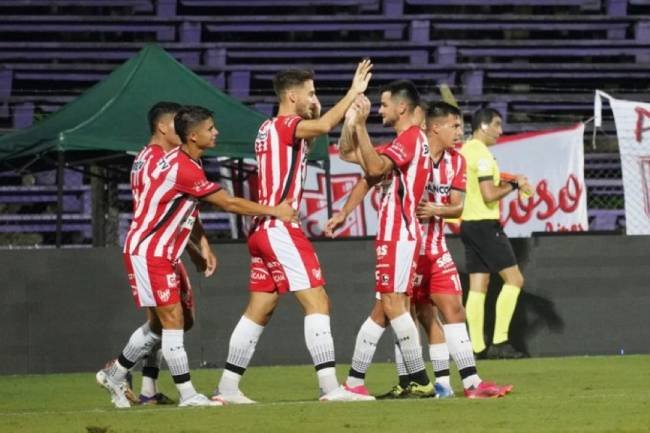 Instituto le ganó a Liverpool de Uruguay