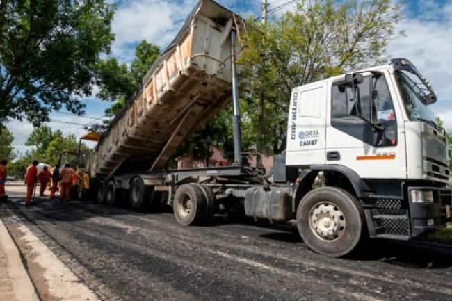 En barrio San Felipe, comenzó la pavimentación de 135 cuadras