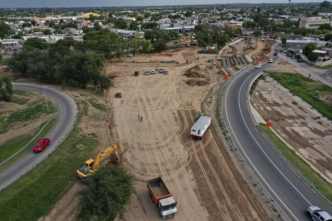 A buen ritmo avanza la obra de alto nivel que conectará Villa El Libertador y Circunvalación