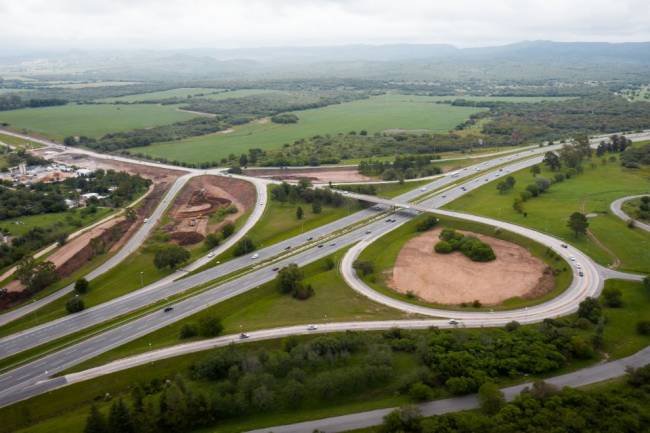 En el cruce de la Autopista Córdoba Carlos Paz y la Ruta C-45, inició la obra de readecuación del distribuidor