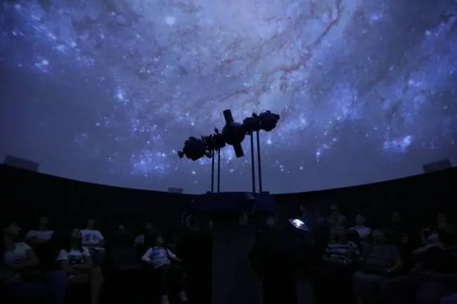 El planetario de Julio Verne vuelve a Plaza Cielo Tierra