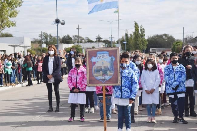 Con un gran desfile cívico militar, Holmberg celebró su 147° aniversario 