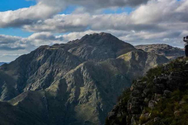 El cerro Uritorco ofrece experiencias que vinculan paisajes, mística y astroturismo