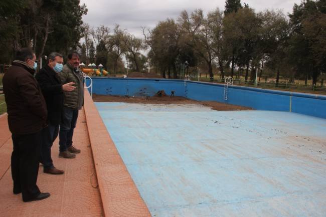 Deán Funes remodela su pileta Municipal para el próximo verano