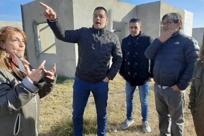 El intendente recorrió la obra de viviendas de barrio El Vallecito con autoridades de Nación