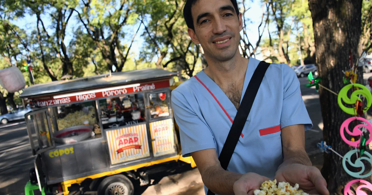 De vendedor callejero a profesional de la medicina