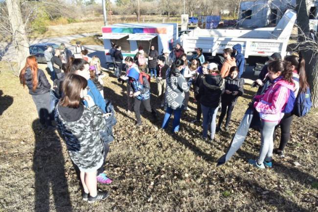 Gran número de vecinos se sumaron a limpiar las orillas del rio Ctalamuchita