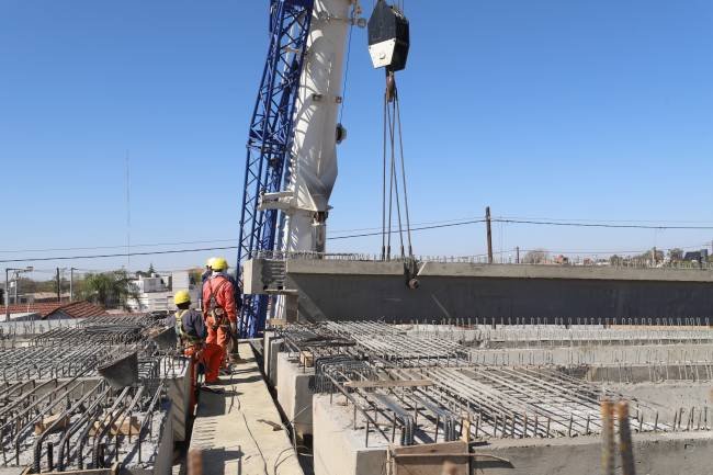 Importante avance de la obra del viaducto en barrio Villa El Libertador