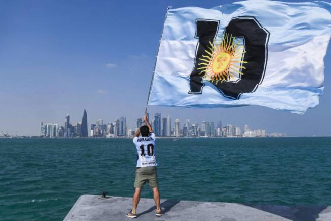 Primer banderazo de hinchas argentinos en Qatar