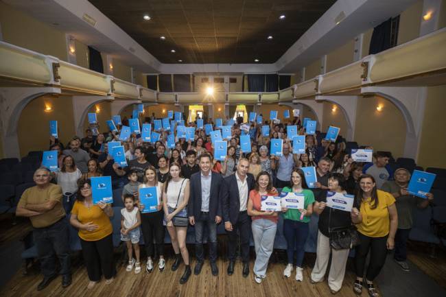 Las Varillas: Más de 50 familias recibieron la escritura de su vivienda