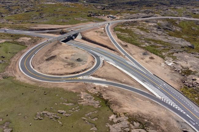 Schiaretti supervisó las obras en el acceso a la Quebrada del Condorito