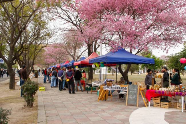 Plaza Independencia será el epicentro de la Navidad de Ferias